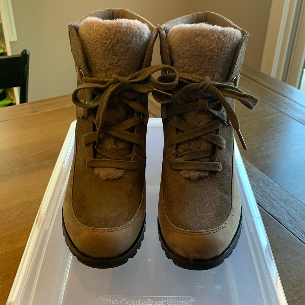 Ugg Kriston Wedge, Size 8